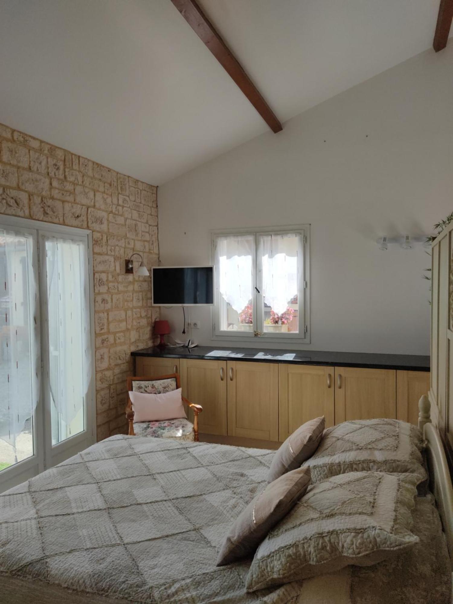 Gîte l' Arbre de Vie indépendant, au calme Les Essards  Esterno foto
